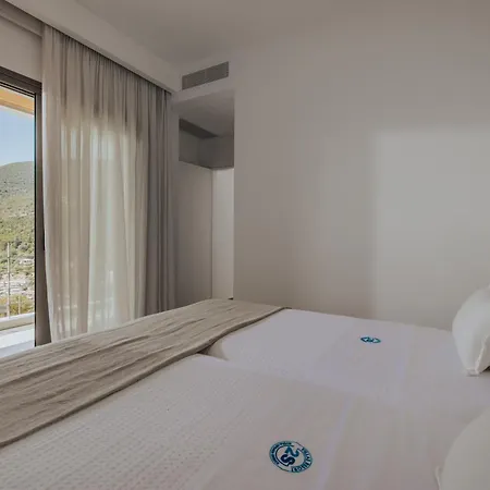 2s * Sivota (Lefkada)